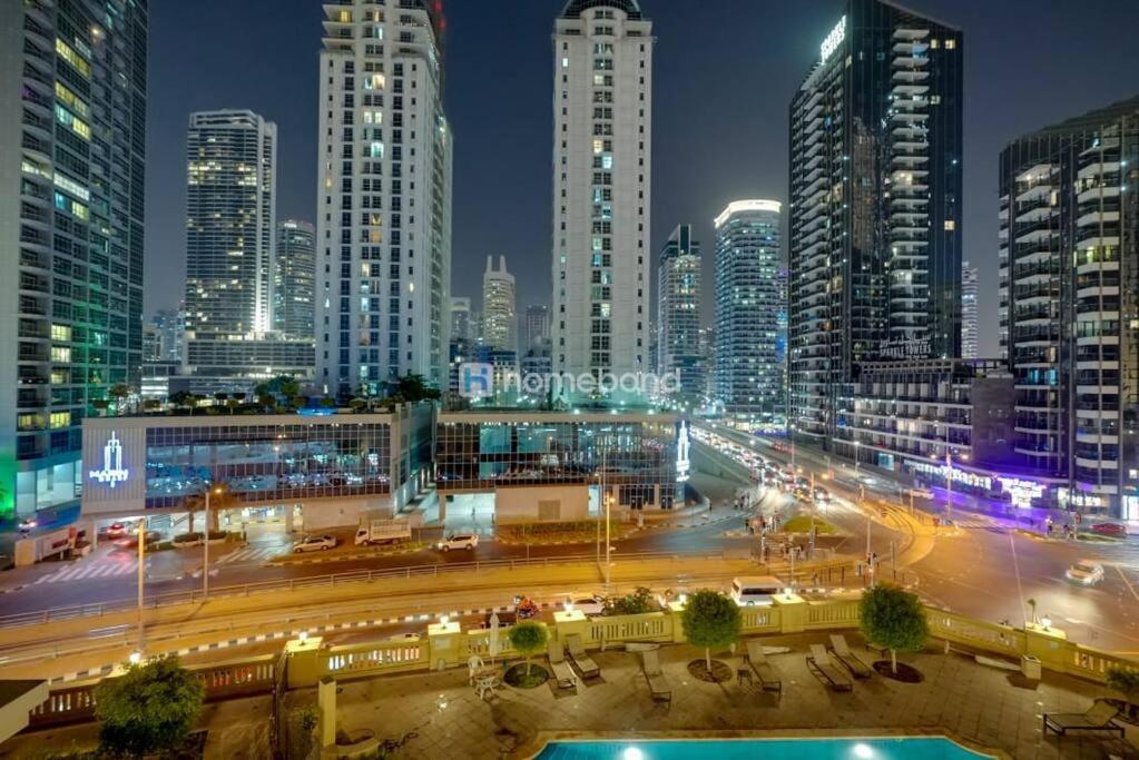 Huge With Full Kitchen Apartment Dubai