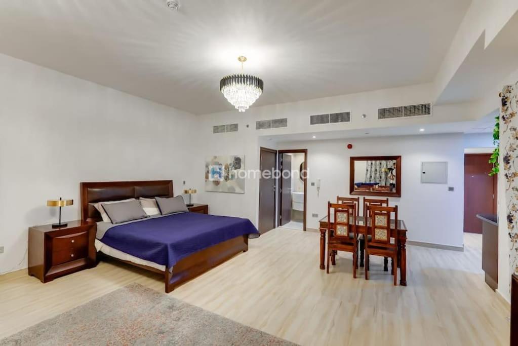 Huge With Full Kitchen Apartment