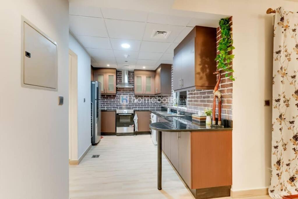 Apartment Huge With Full Kitchen