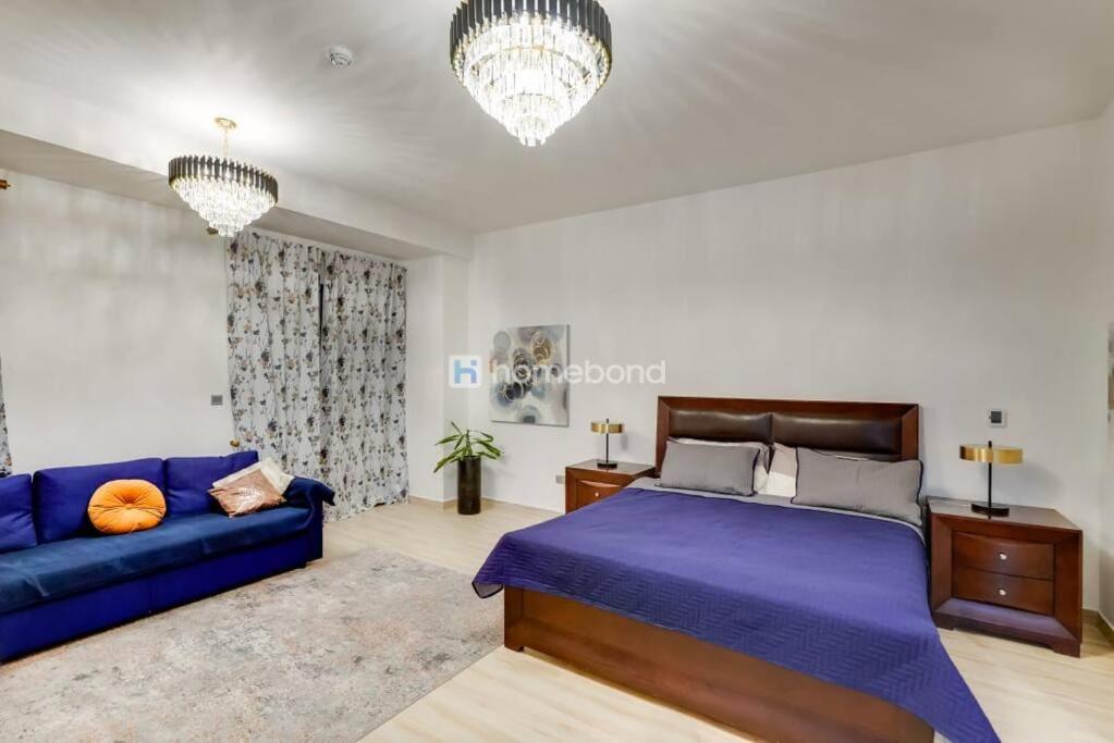Apartment Huge With Full Kitchen *