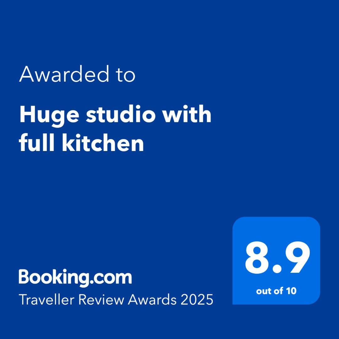 Huge With Full Kitchen Apartment Dubai